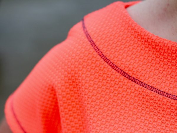 neon crop tee - shoulder detail