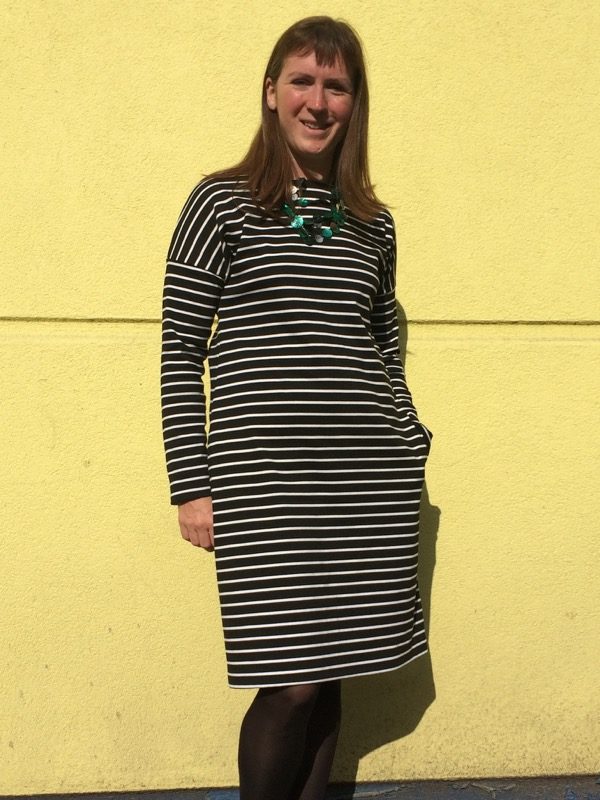 Breton dress - hand in pocket