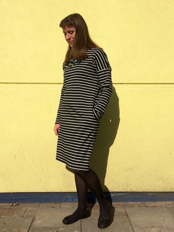 Breton dress - side hand in pocket