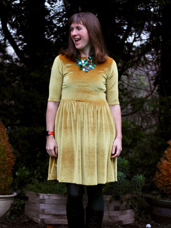 A Golden Velvet Moneta Dress – FehrTrade