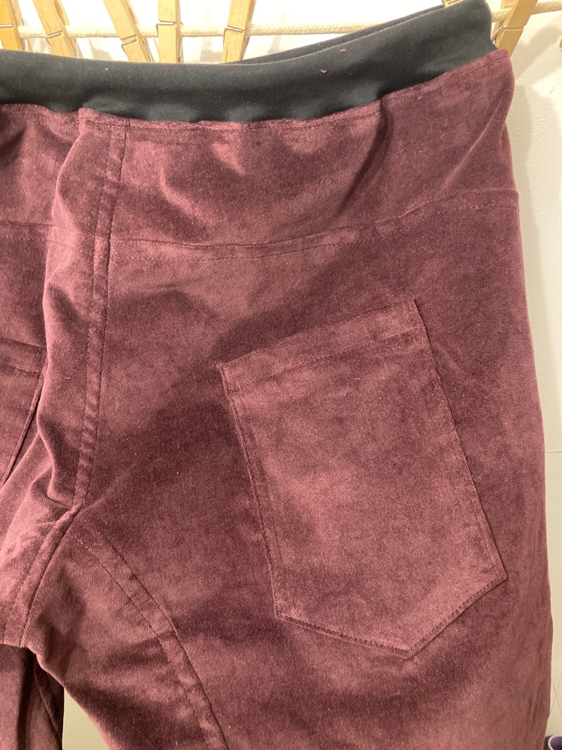 Red velvet pandemic trousers – FehrTrade