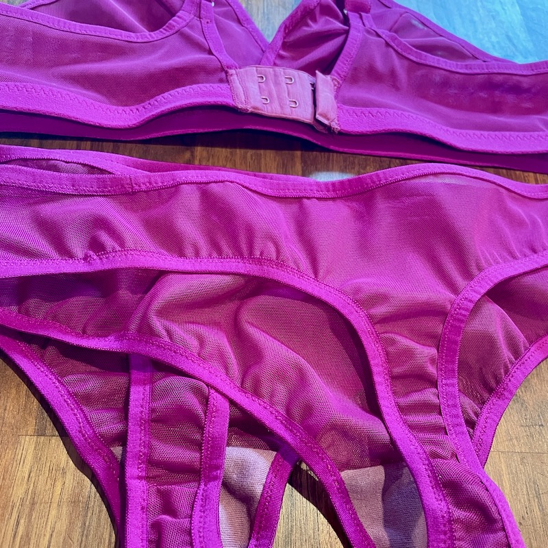 A fuchsia mesh lingerie set – FehrTrade