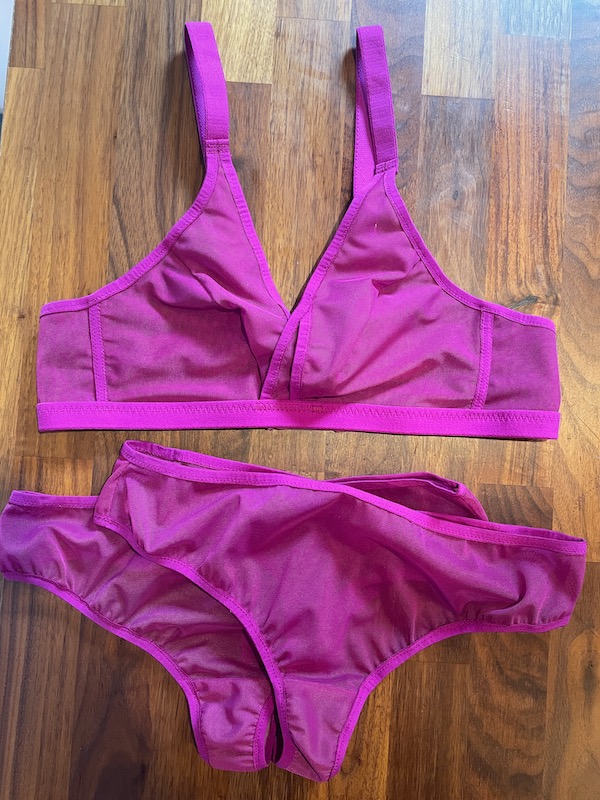 A fuchsia mesh lingerie set – FehrTrade