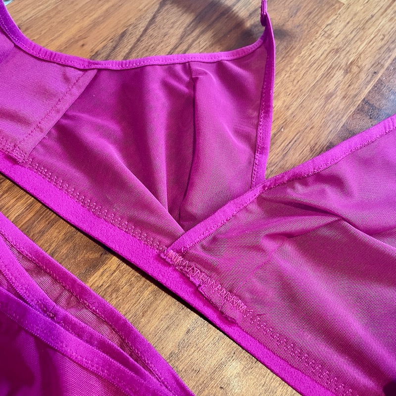 A fuchsia mesh lingerie set – FehrTrade