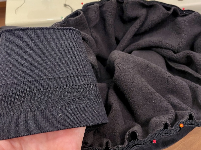 A black raglan sweatshirt with a designer touch – FehrTrade